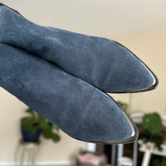 Marc Fisher LTD Yalyn metal studded blue suede Chelsea pointy toe booties size 9 - Picture 8 of 13